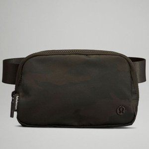 Lululemon EVERYWHERE BELT BAG Heritage Camo Dark Olive Green NWT Rare color bag